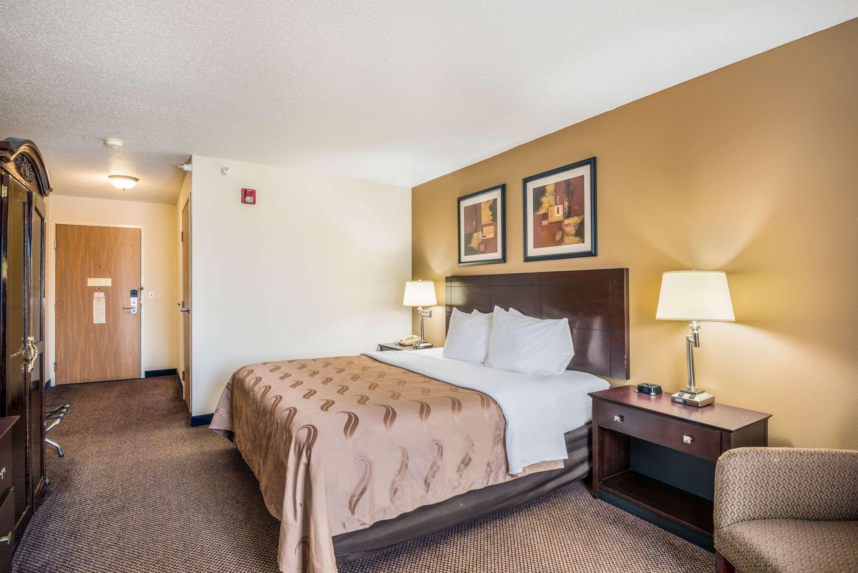 Quality Inn & Suites Eldridge Davenport North Buitenkant foto