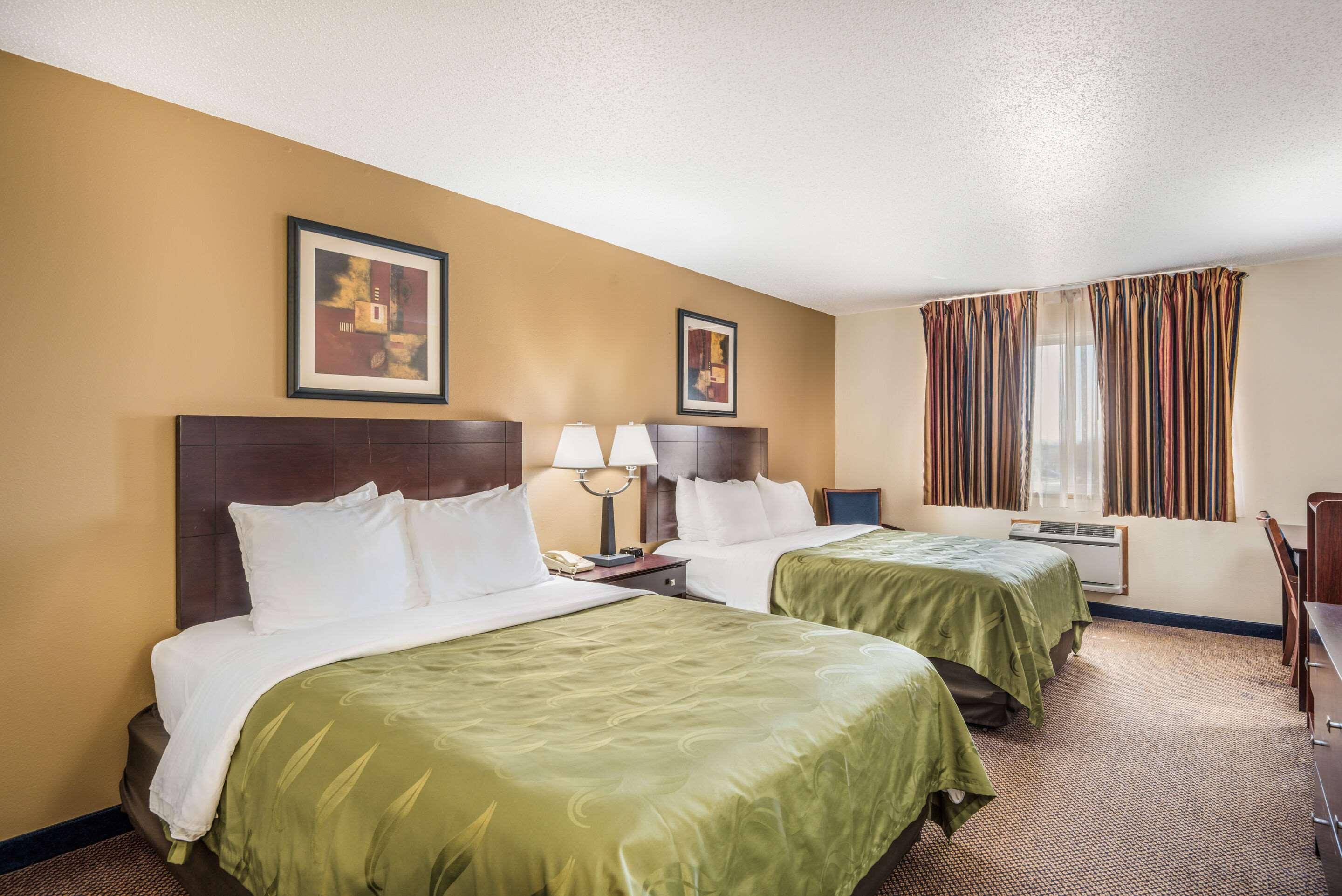 Quality Inn & Suites Eldridge Davenport North Buitenkant foto