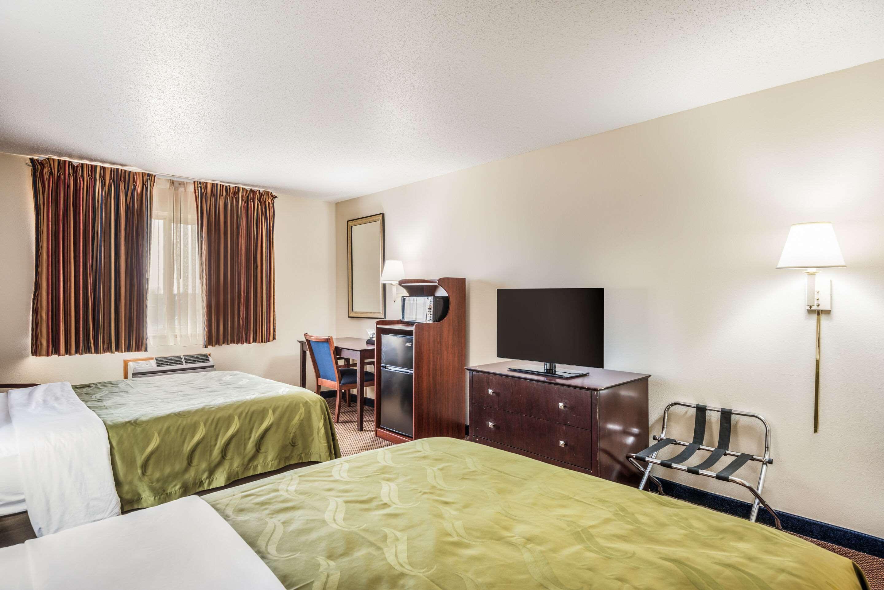 Quality Inn & Suites Eldridge Davenport North Buitenkant foto