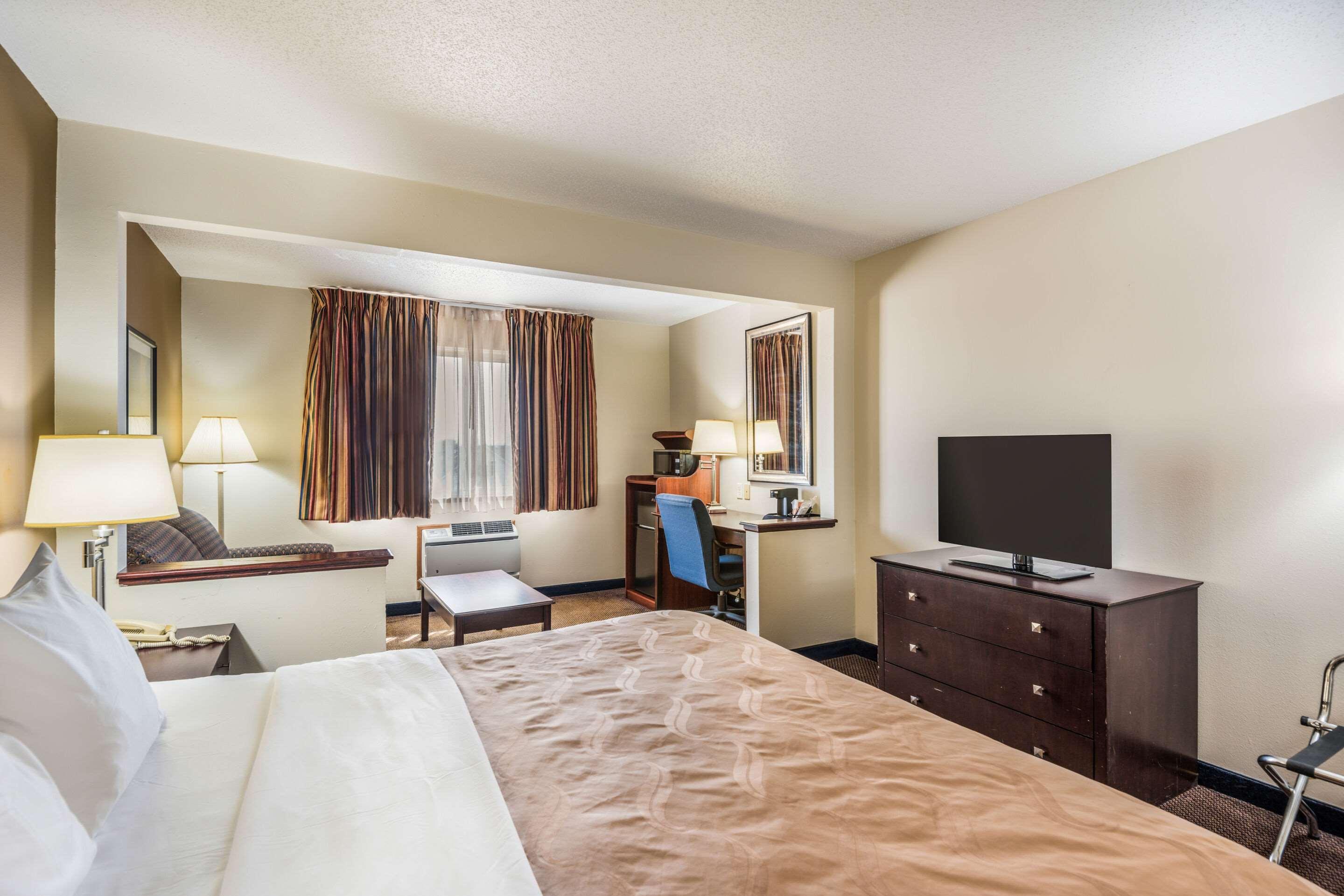 Quality Inn & Suites Eldridge Davenport North Buitenkant foto