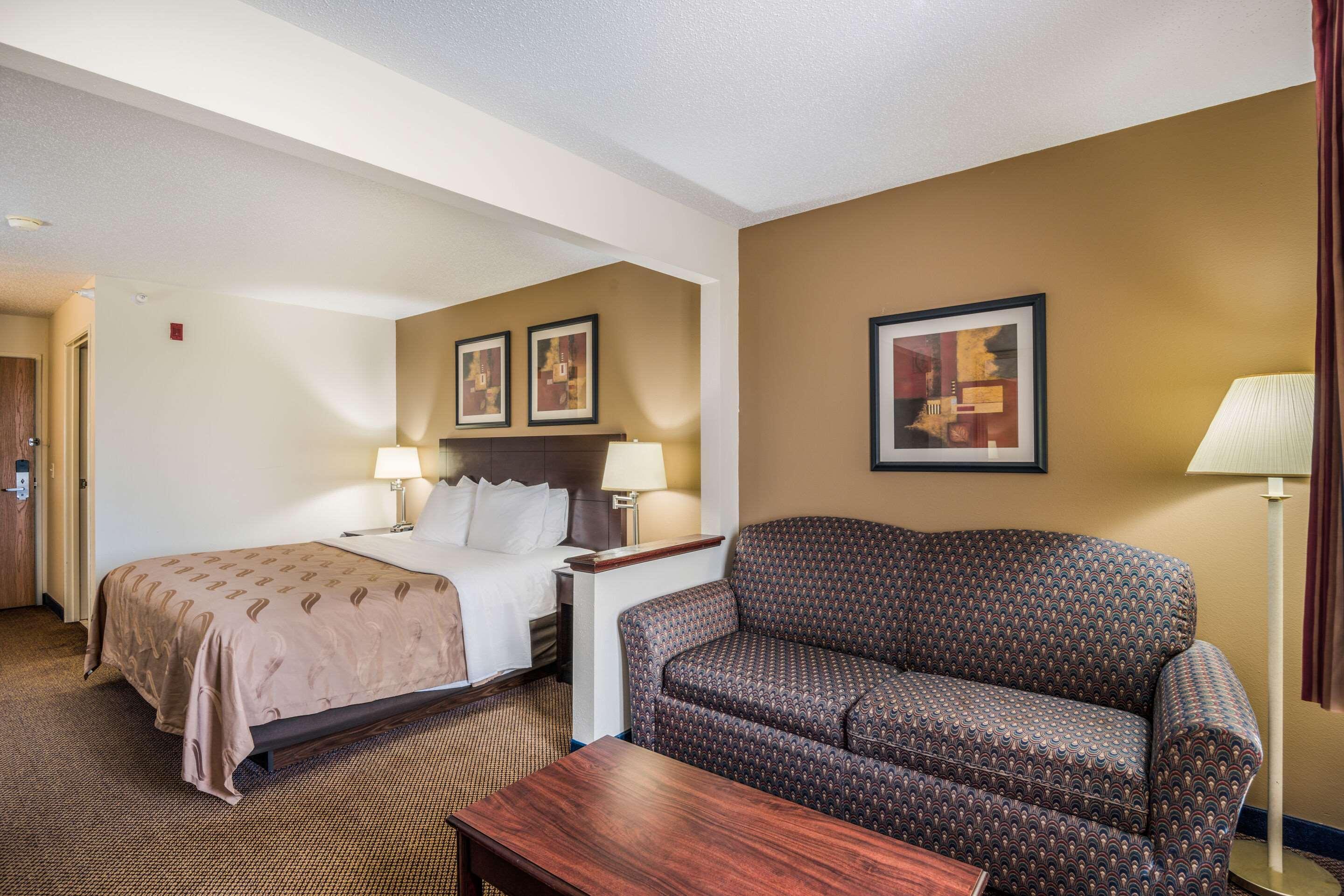 Quality Inn & Suites Eldridge Davenport North Buitenkant foto