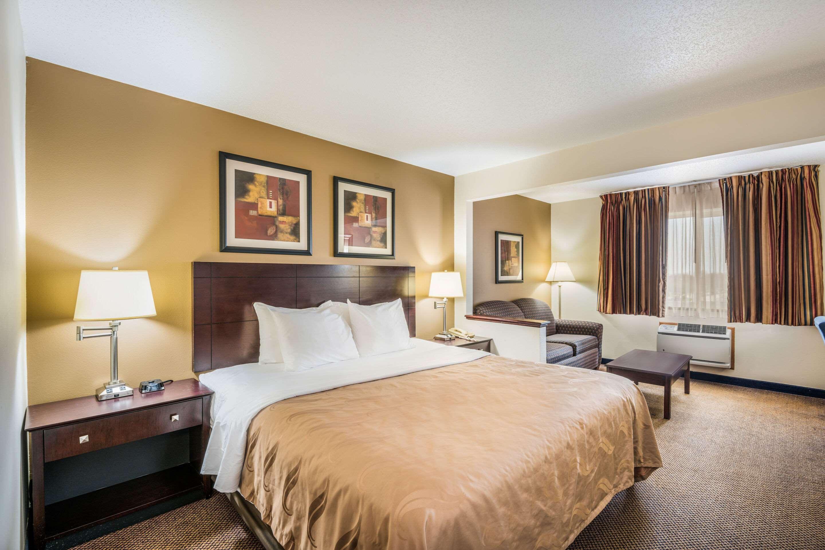 Quality Inn & Suites Eldridge Davenport North Buitenkant foto
