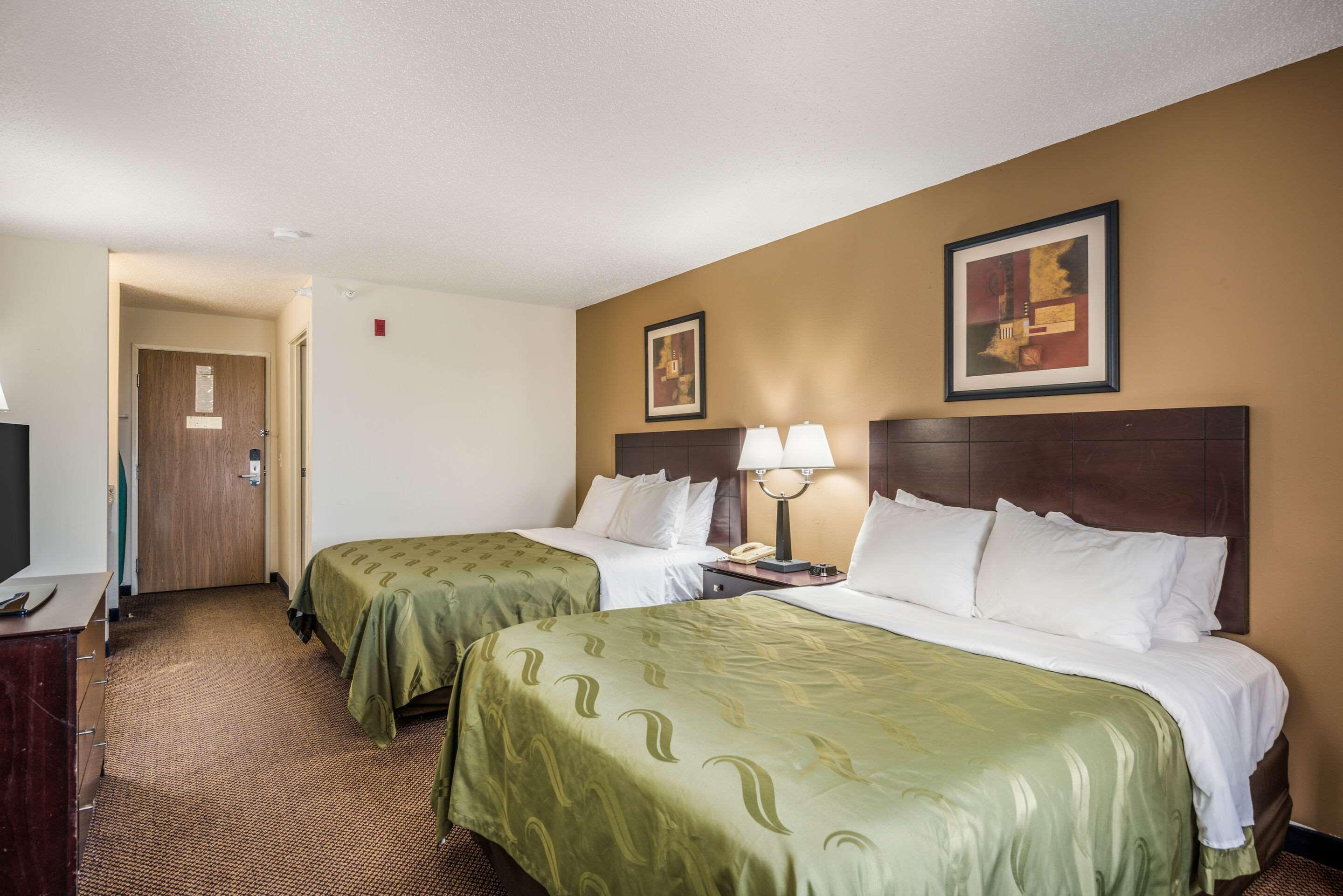 Quality Inn & Suites Eldridge Davenport North Buitenkant foto