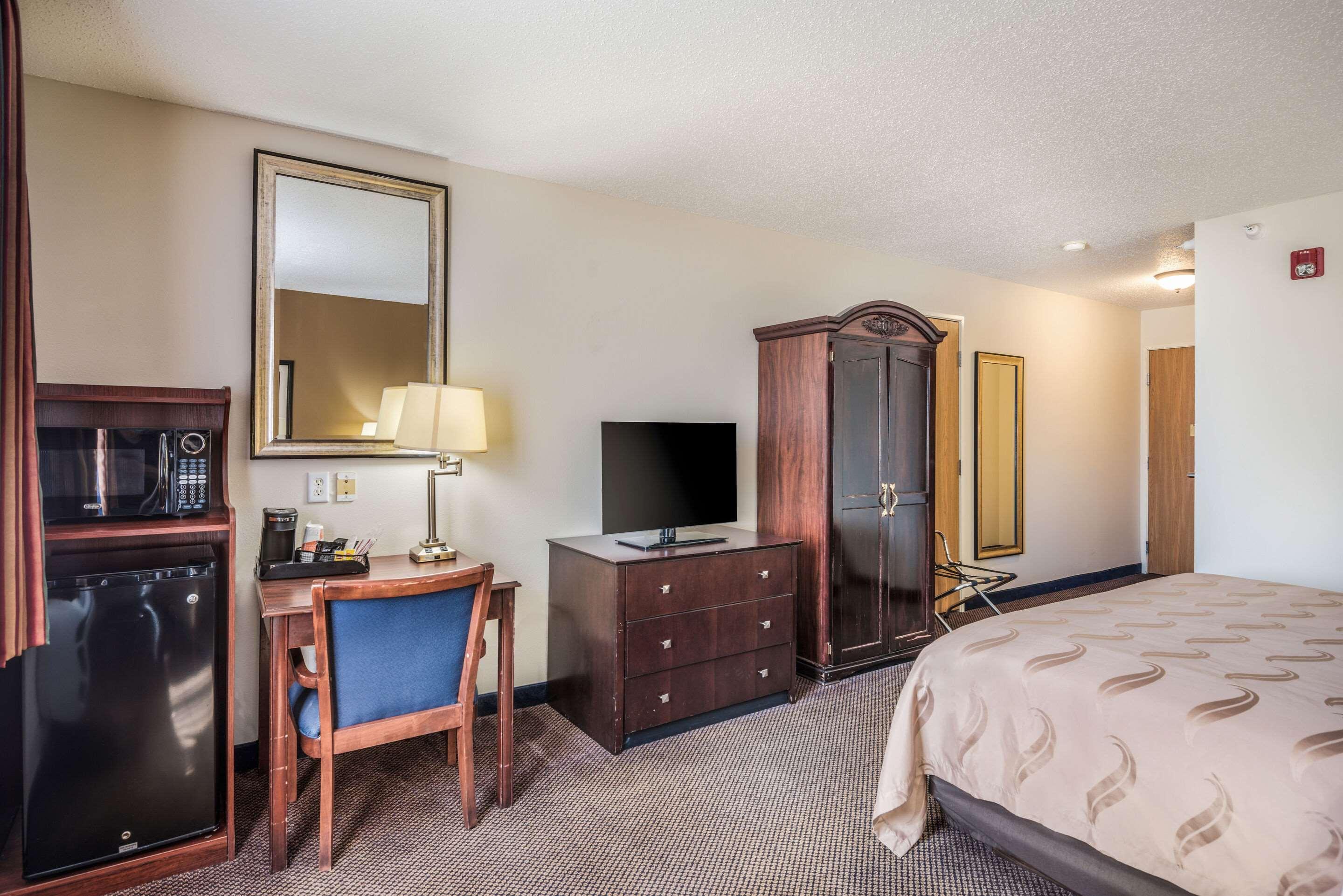 Quality Inn & Suites Eldridge Davenport North Buitenkant foto