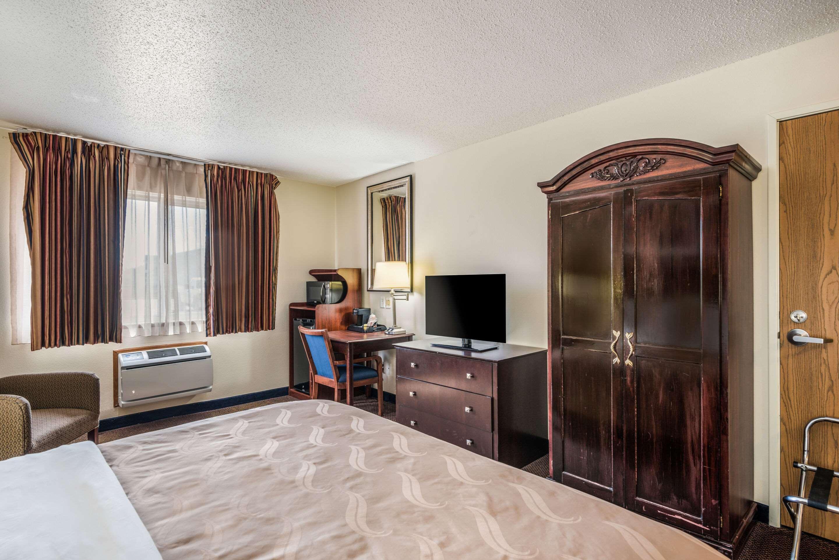 Quality Inn & Suites Eldridge Davenport North Buitenkant foto