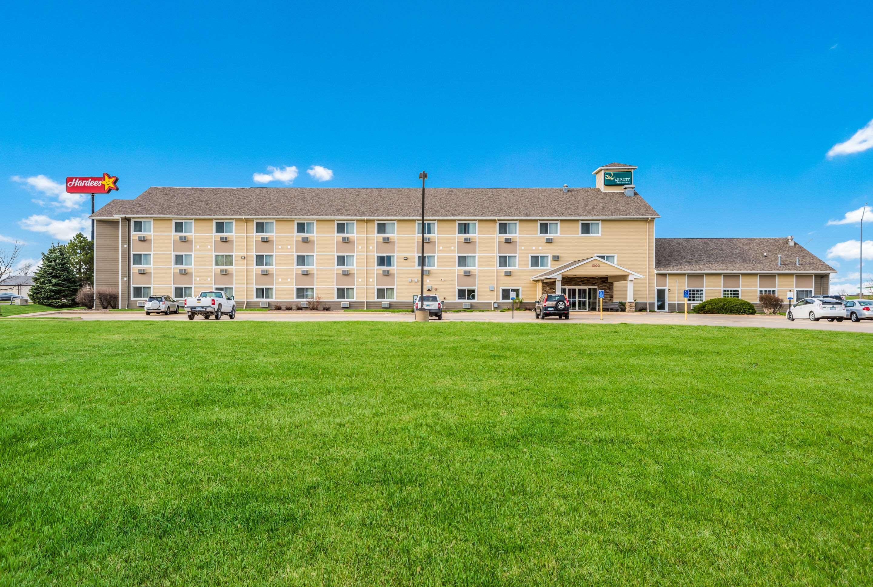 Quality Inn & Suites Eldridge Davenport North Buitenkant foto
