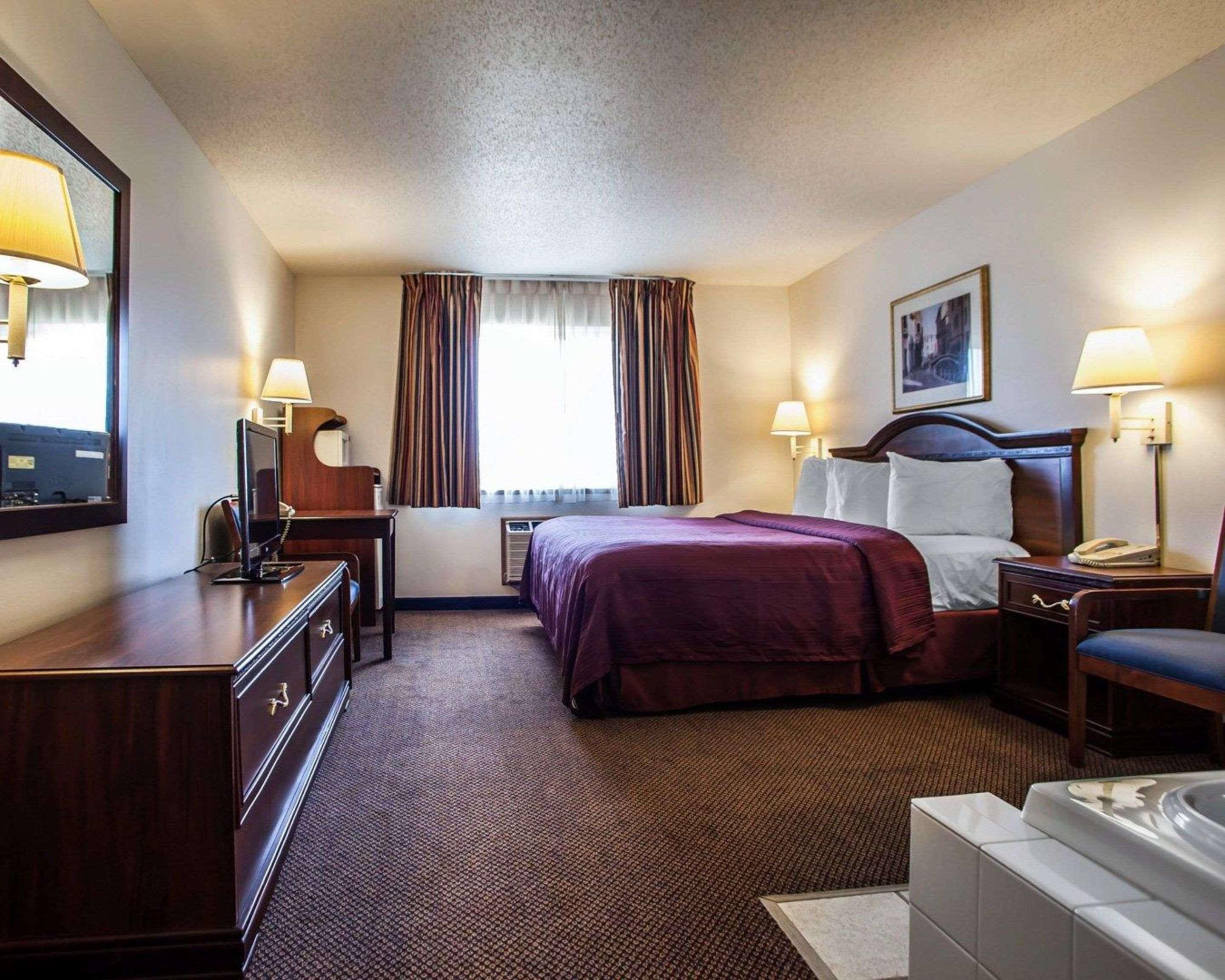 Quality Inn & Suites Eldridge Davenport North Buitenkant foto