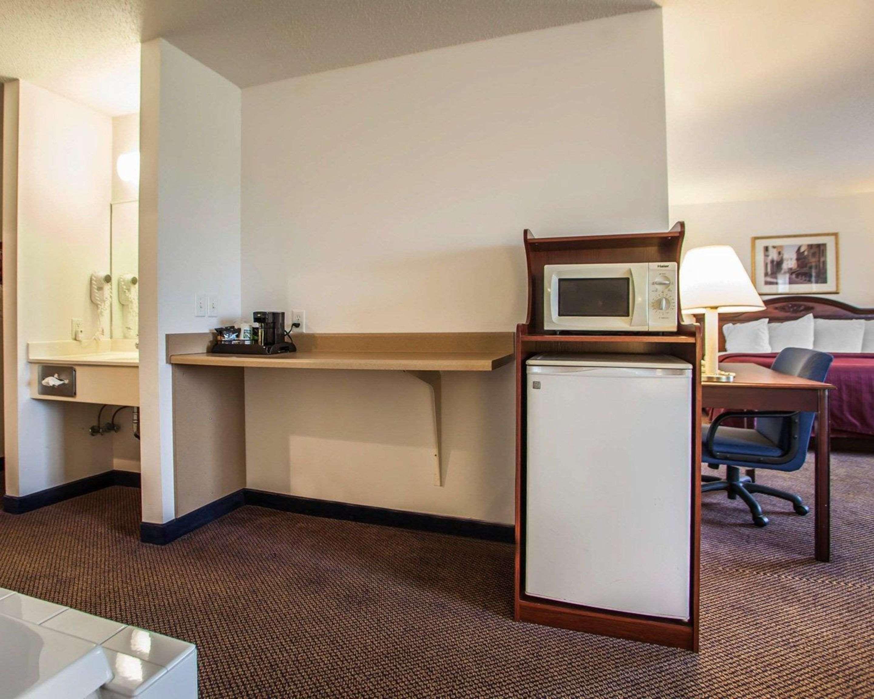 Quality Inn & Suites Eldridge Davenport North Buitenkant foto