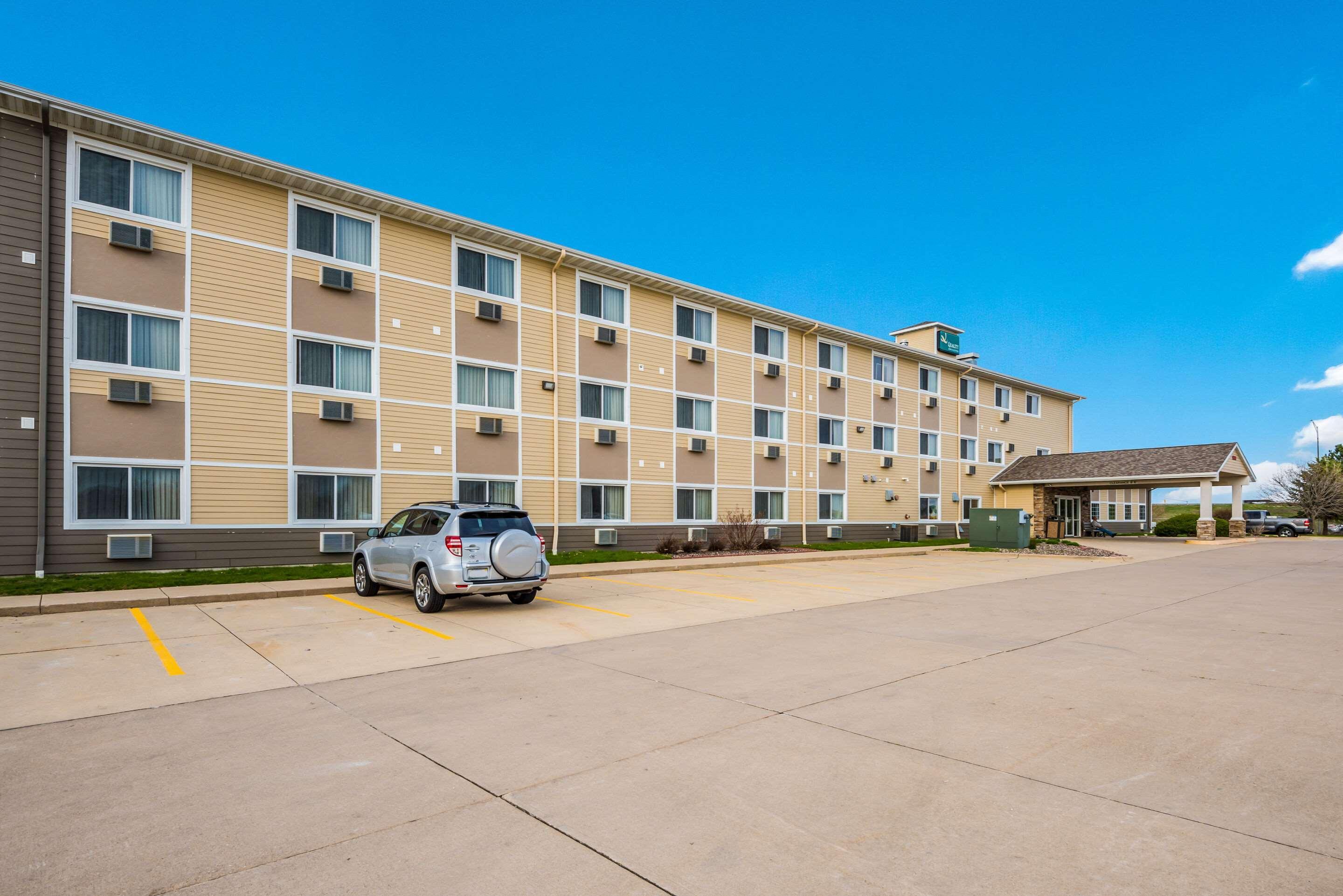 Quality Inn & Suites Eldridge Davenport North Buitenkant foto