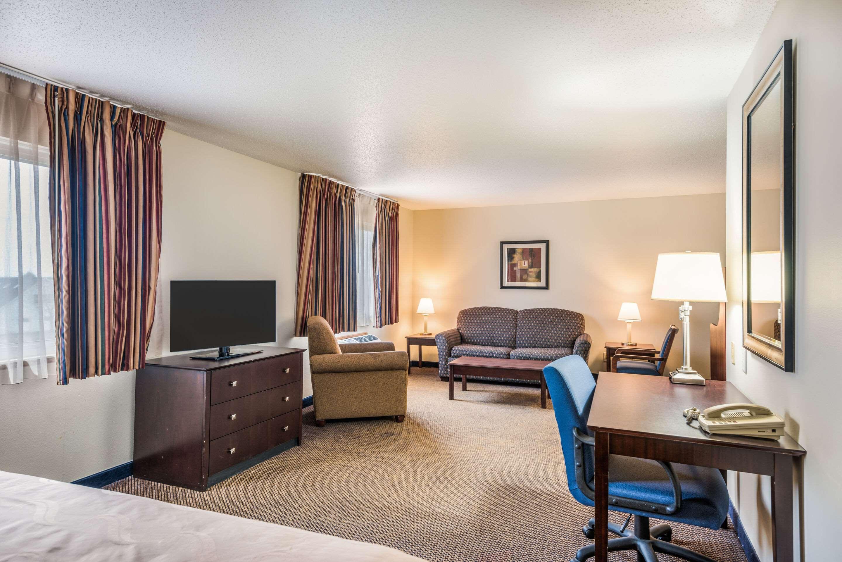 Quality Inn & Suites Eldridge Davenport North Buitenkant foto