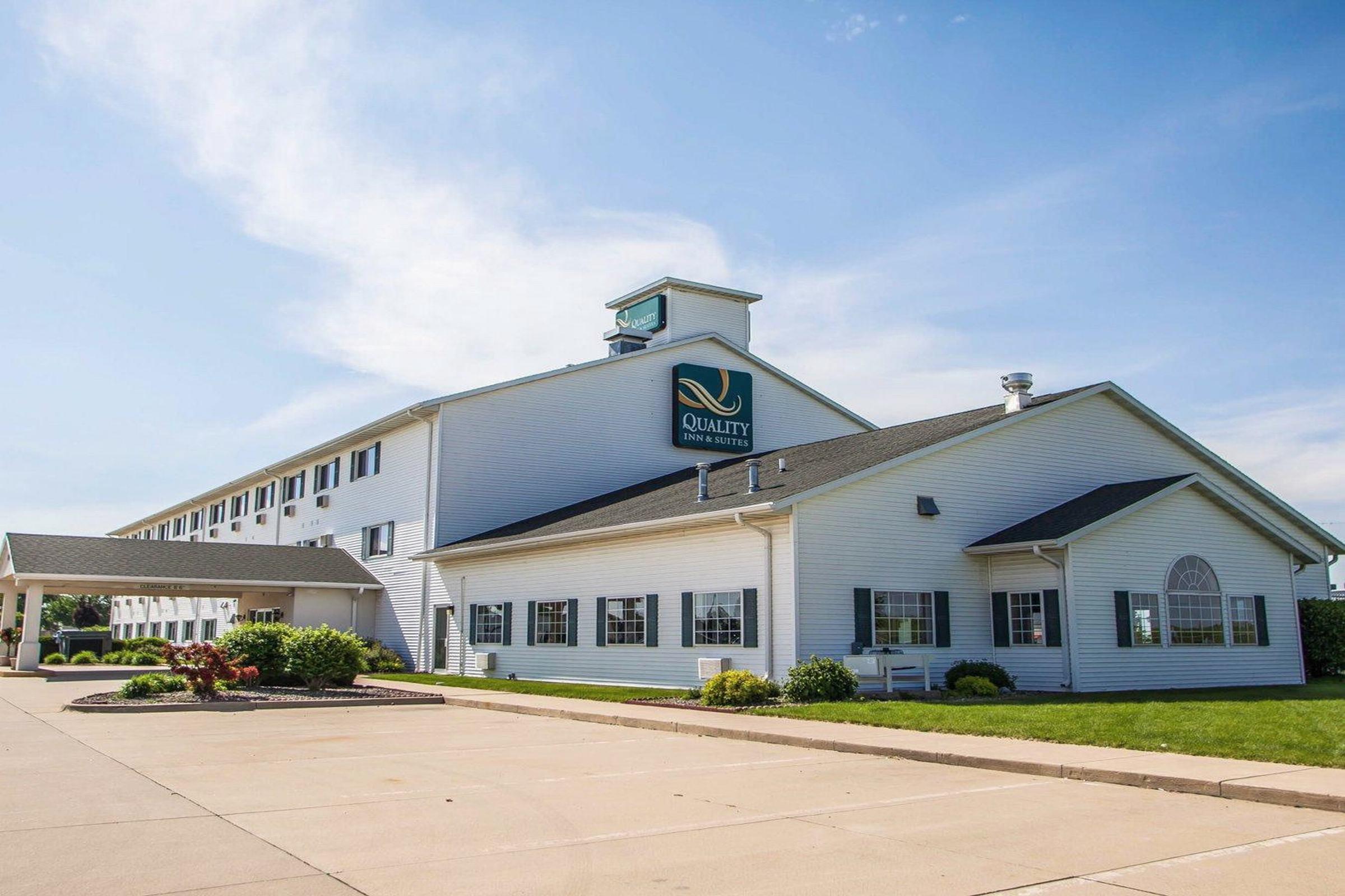 Quality Inn & Suites Eldridge Davenport North Buitenkant foto
