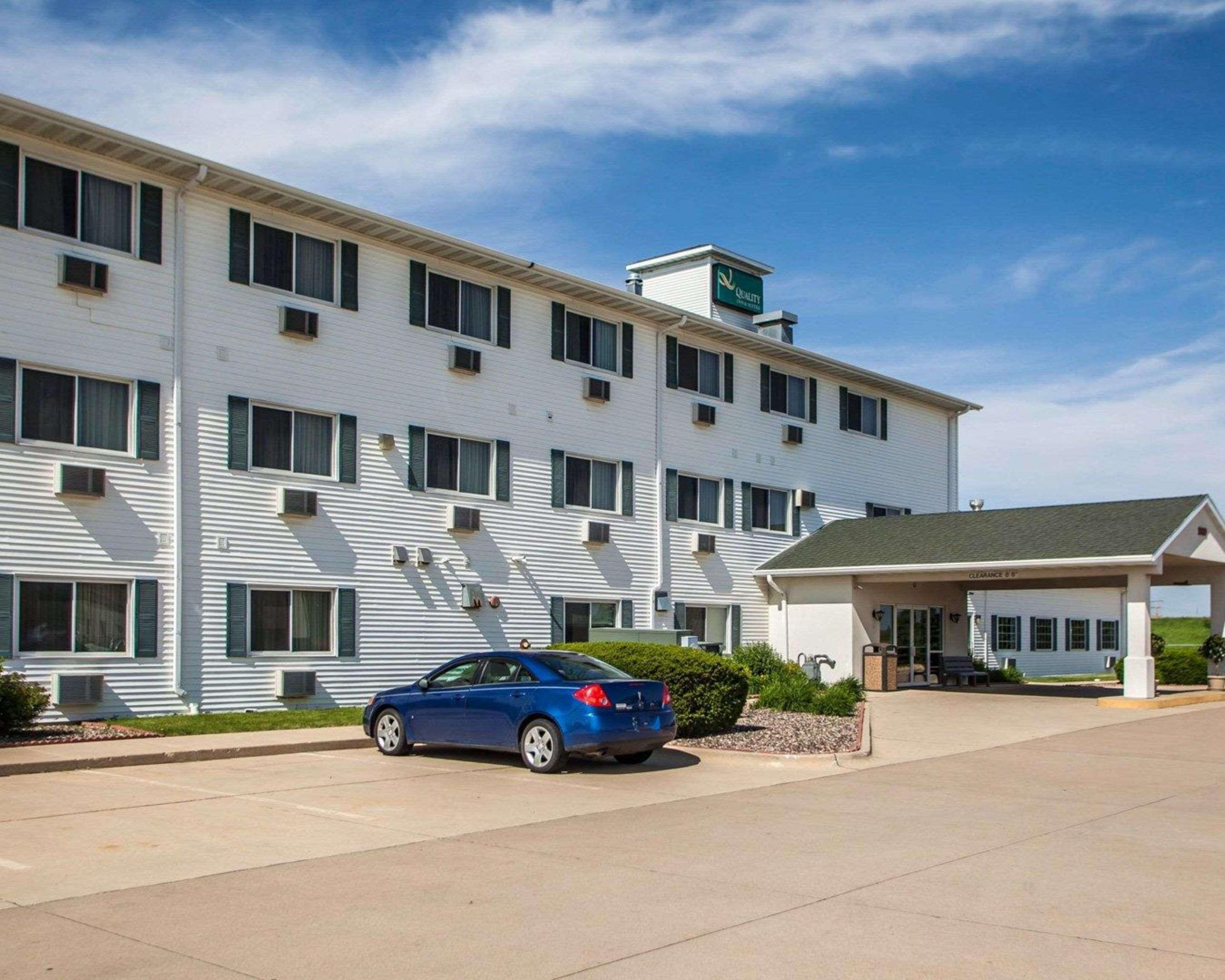 Quality Inn & Suites Eldridge Davenport North Buitenkant foto