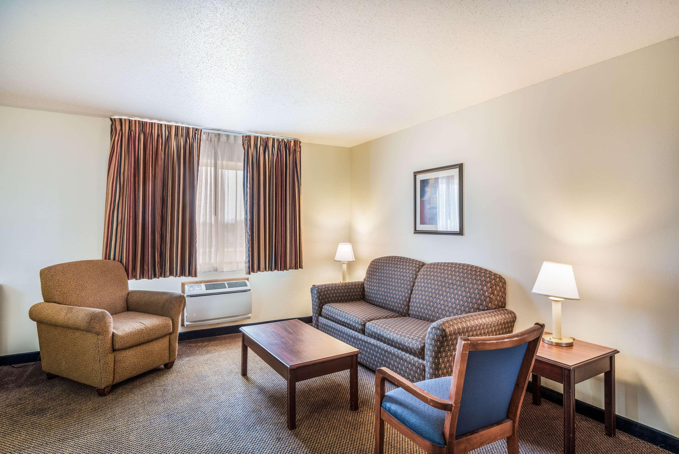 Quality Inn & Suites Eldridge Davenport North Buitenkant foto