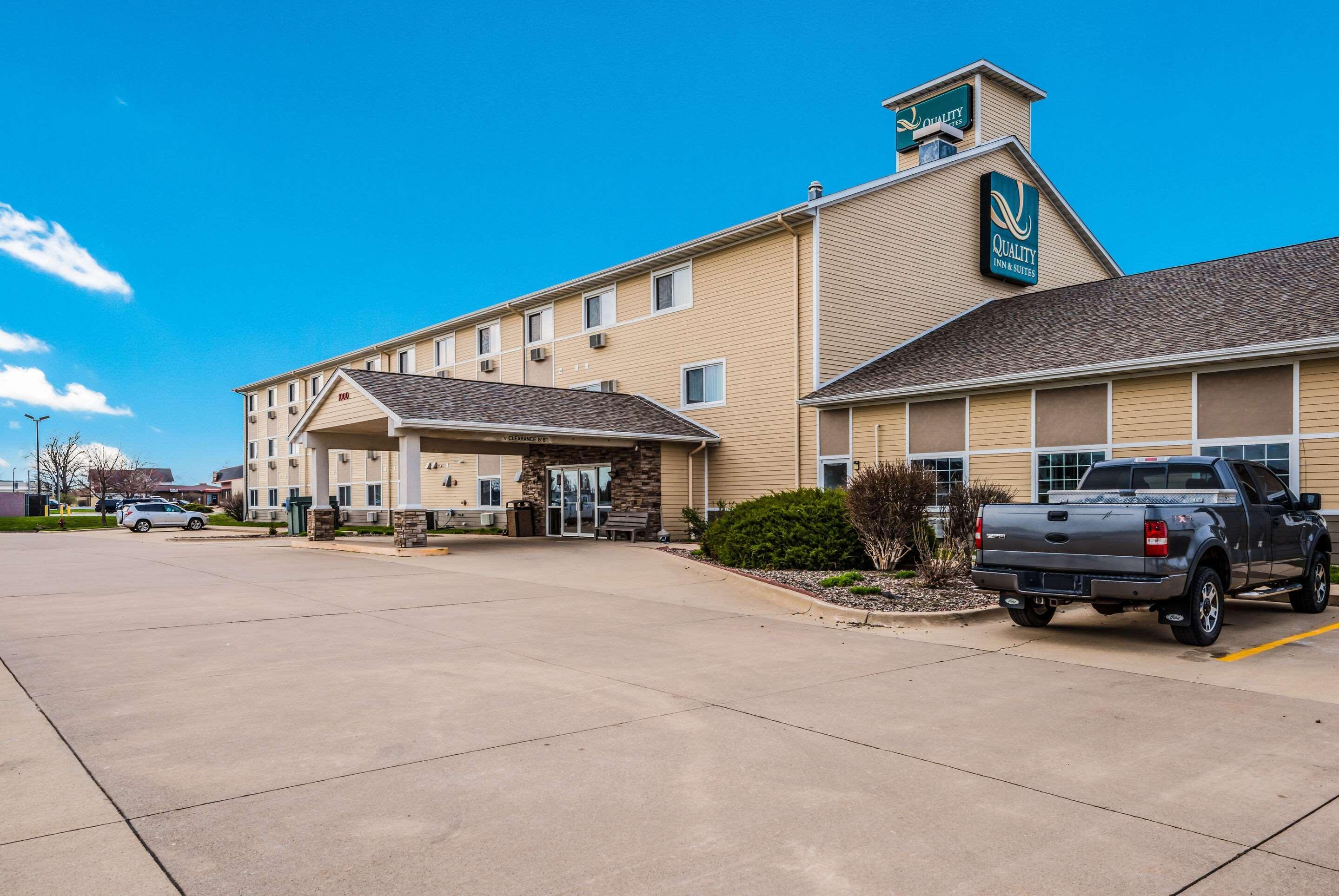 Quality Inn & Suites Eldridge Davenport North Buitenkant foto