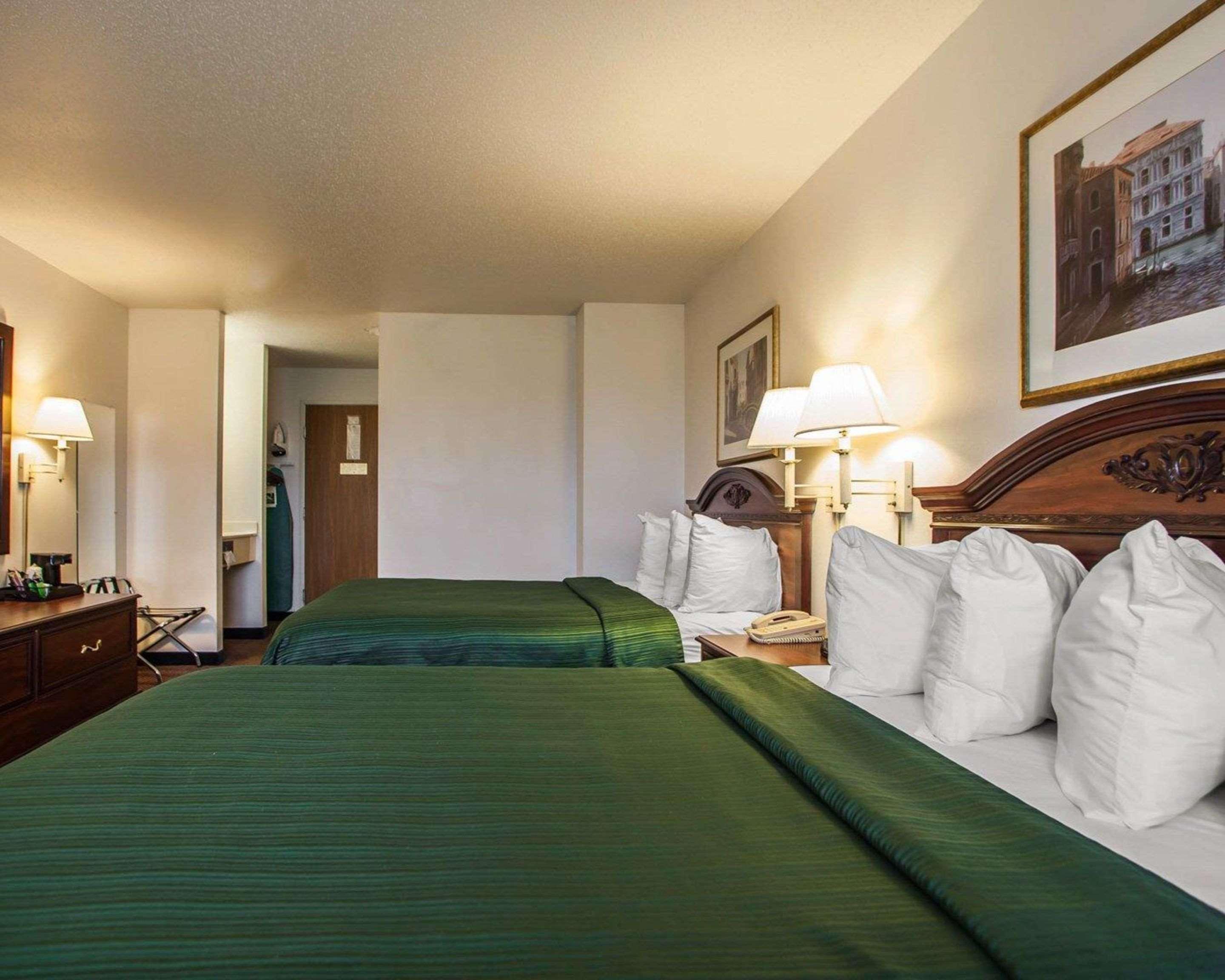 Quality Inn & Suites Eldridge Davenport North Buitenkant foto