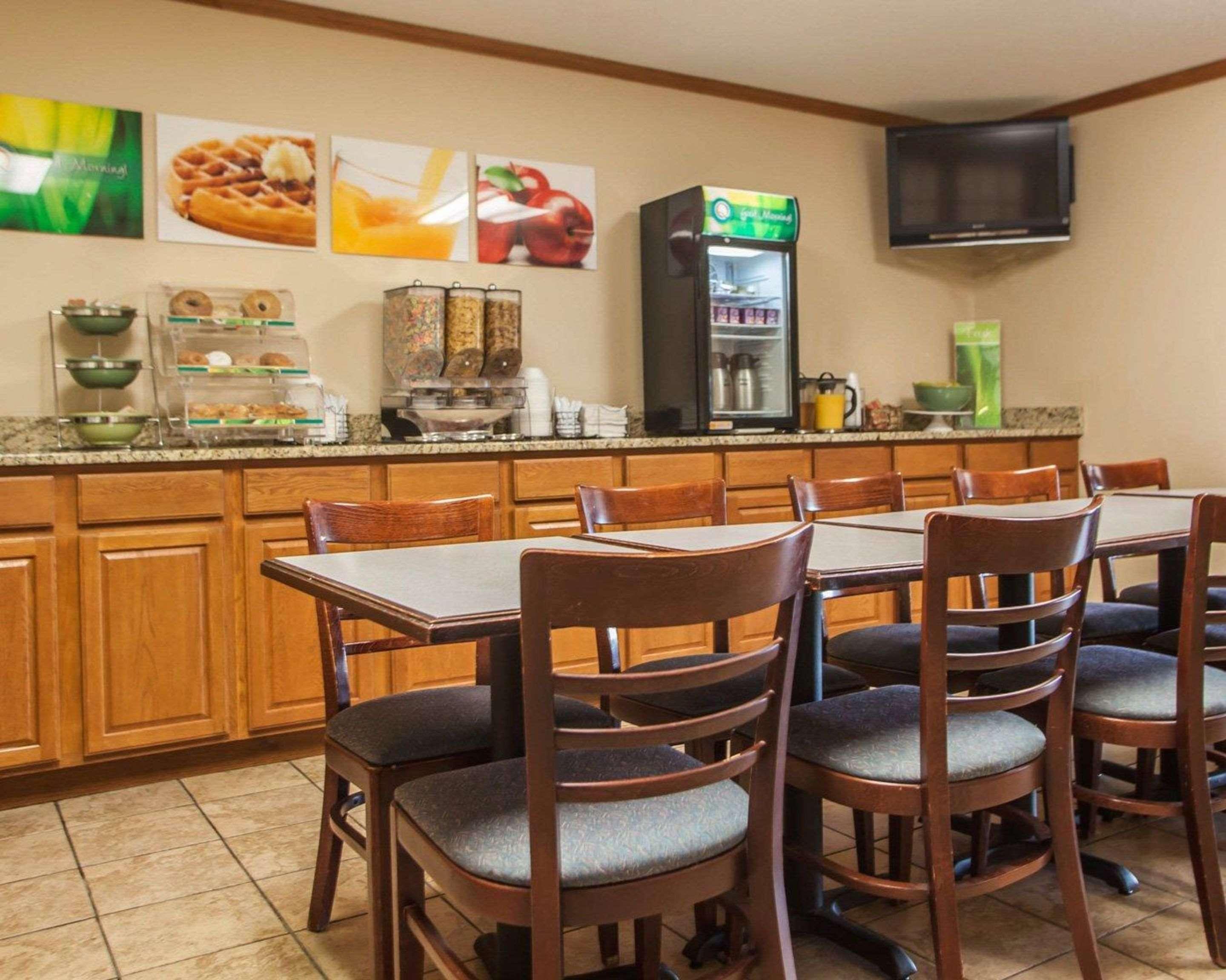 Quality Inn & Suites Eldridge Davenport North Buitenkant foto