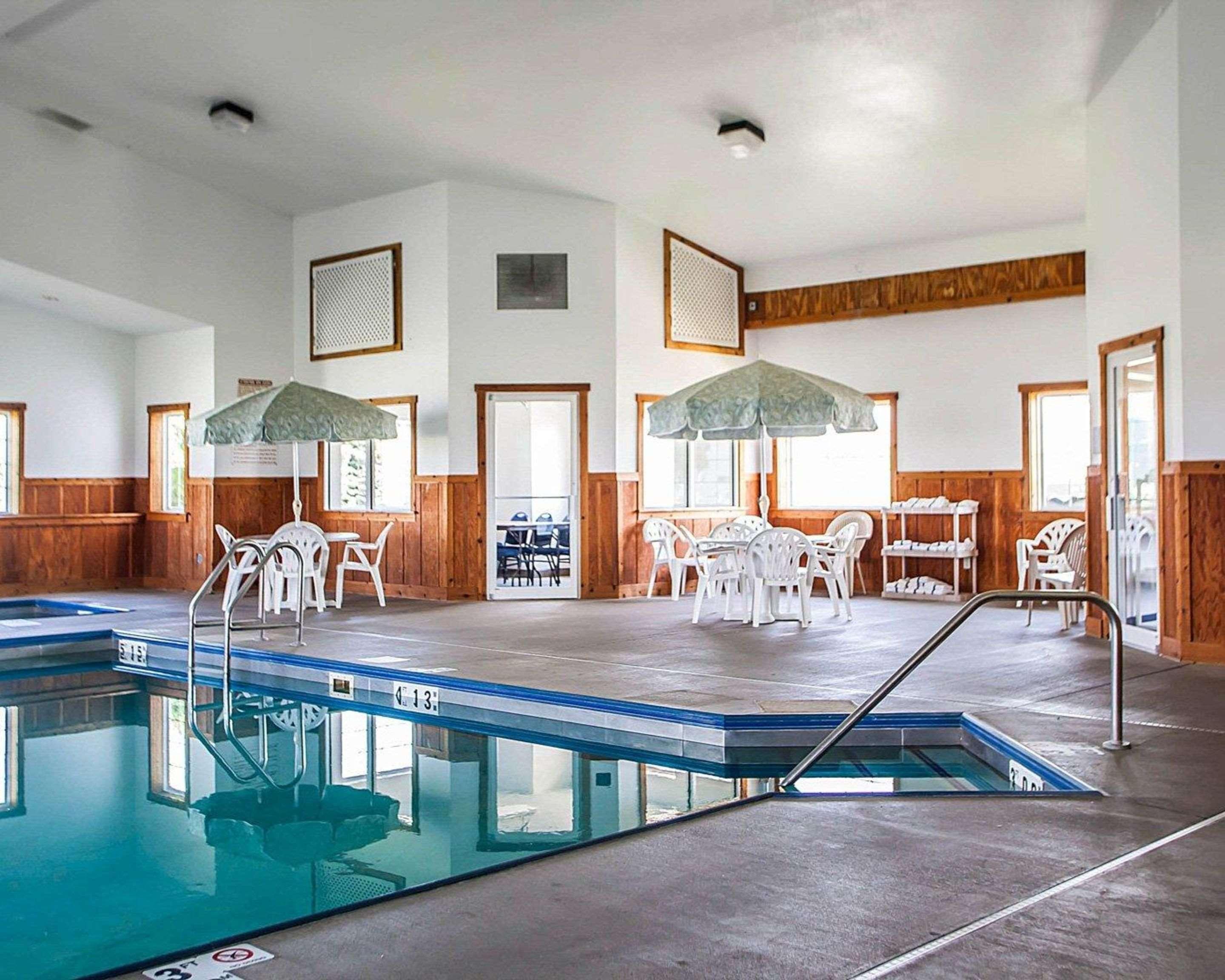 Quality Inn & Suites Eldridge Davenport North Buitenkant foto