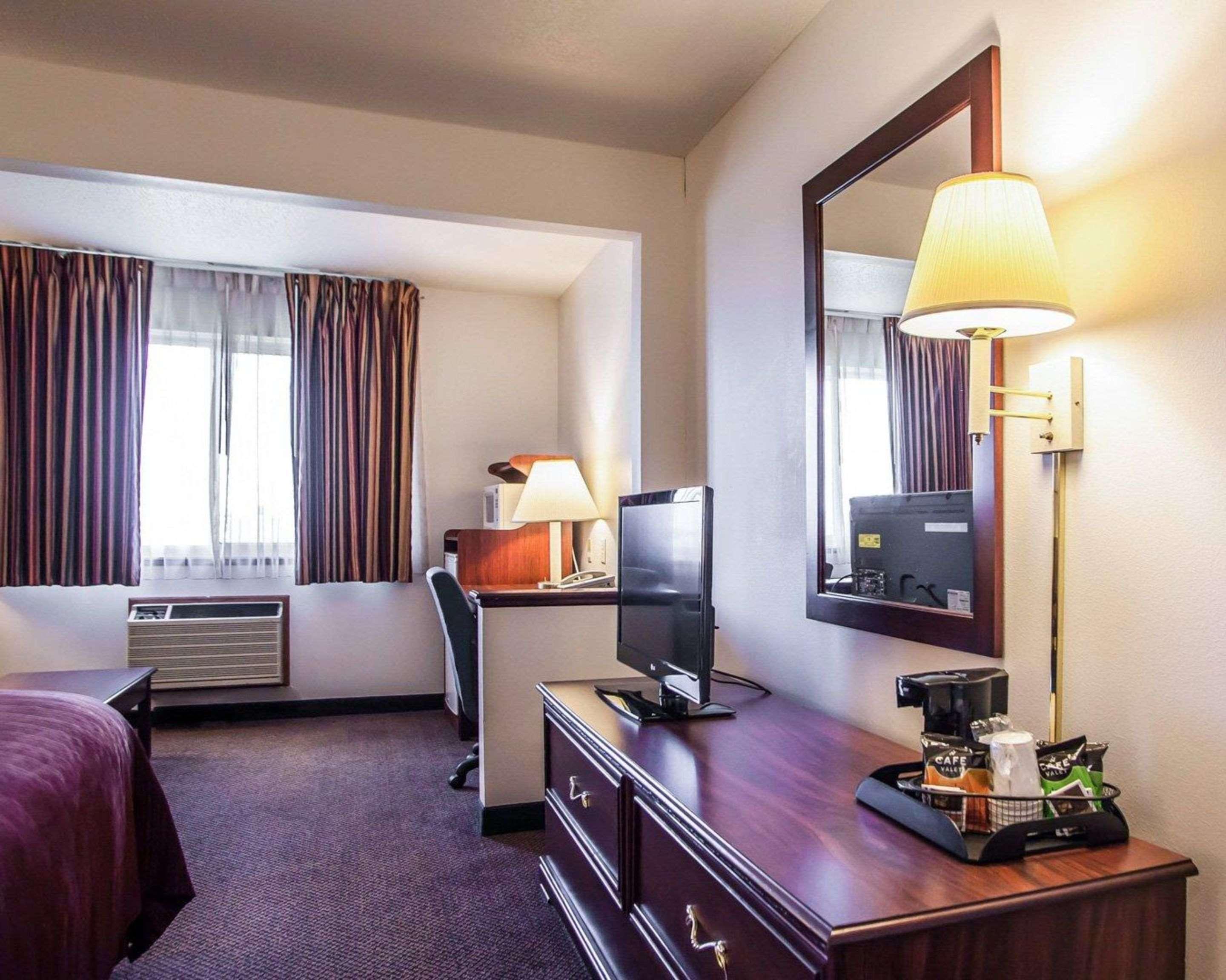 Quality Inn & Suites Eldridge Davenport North Buitenkant foto