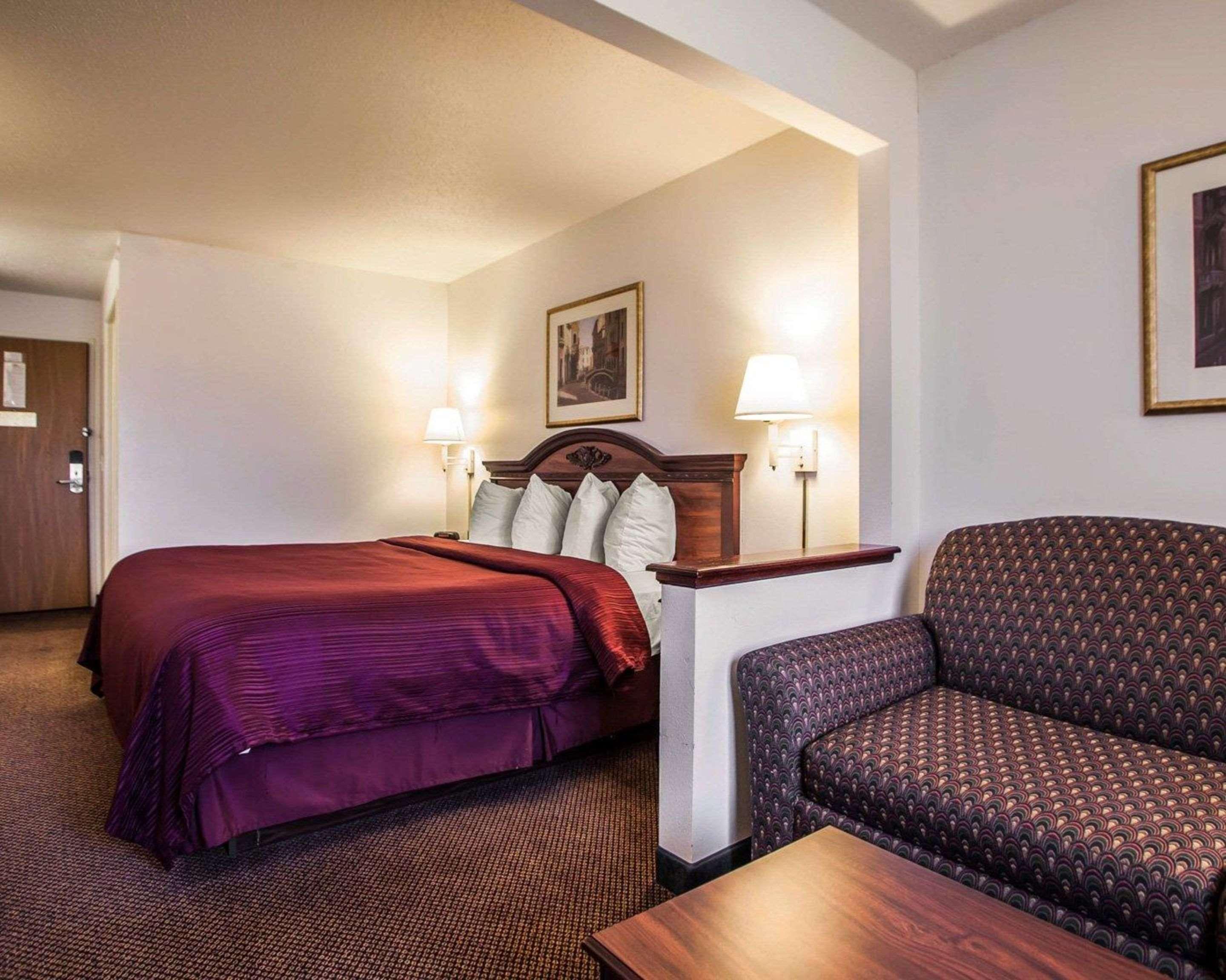 Quality Inn & Suites Eldridge Davenport North Buitenkant foto