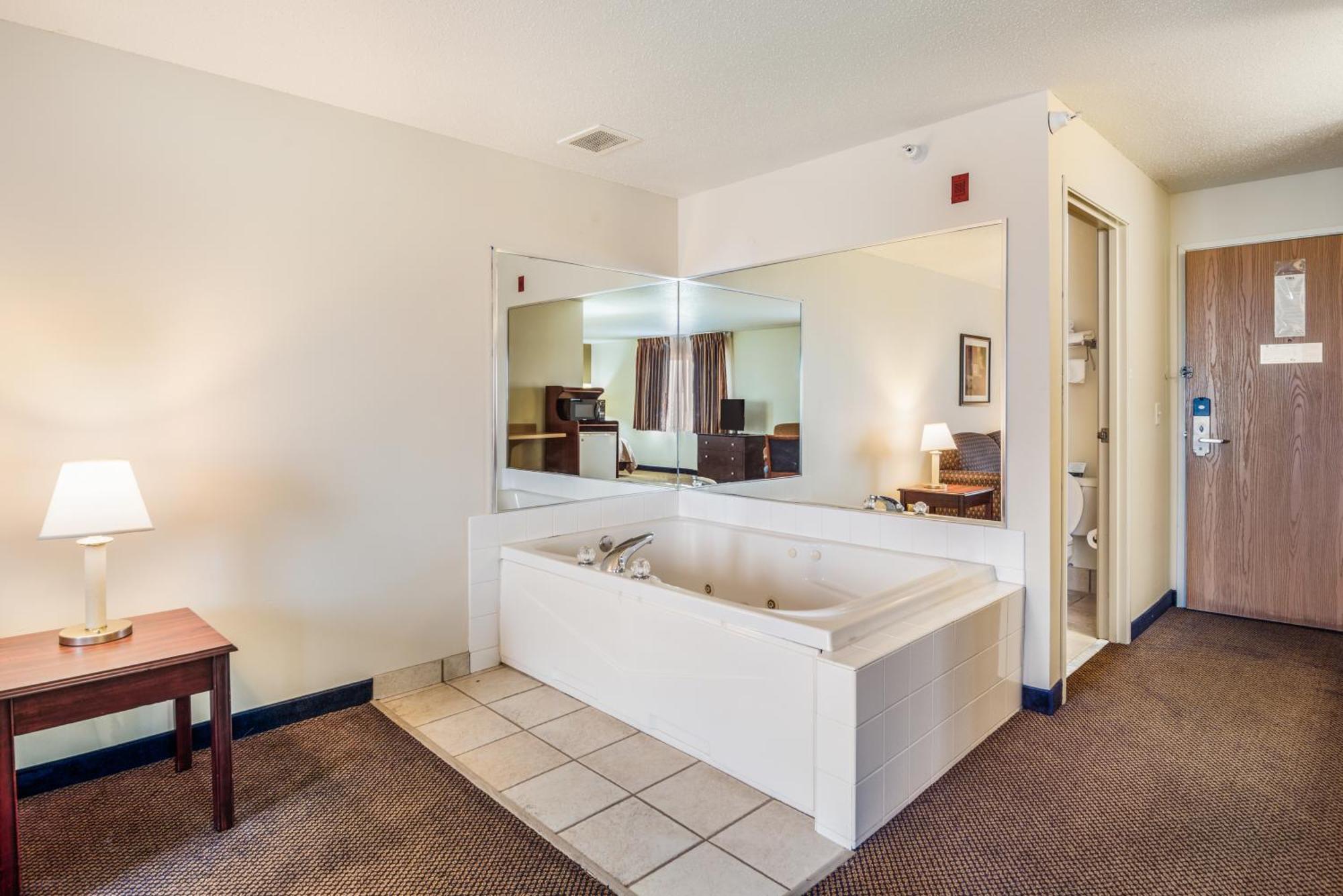 Quality Inn & Suites Eldridge Davenport North Buitenkant foto