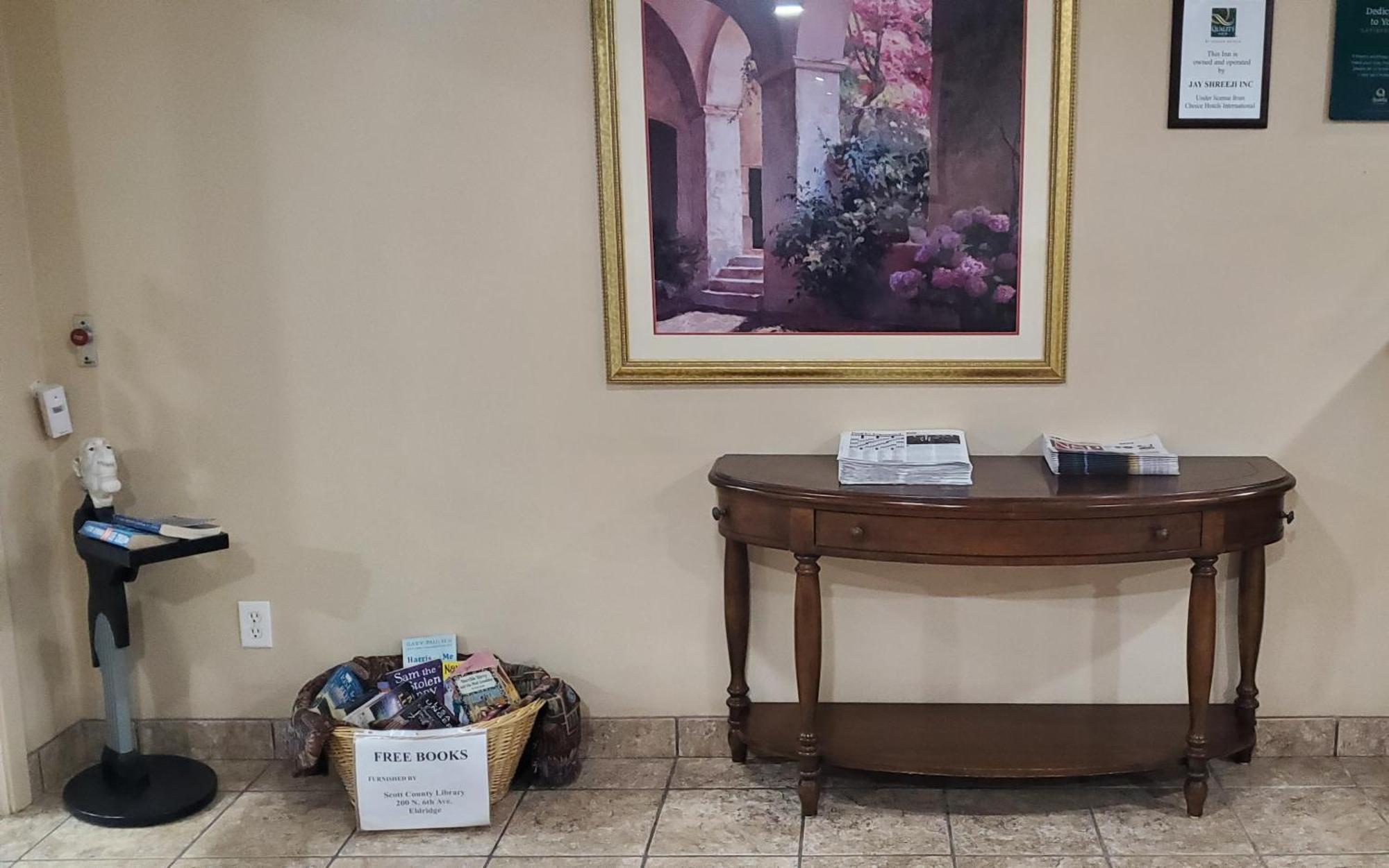 Quality Inn & Suites Eldridge Davenport North Buitenkant foto