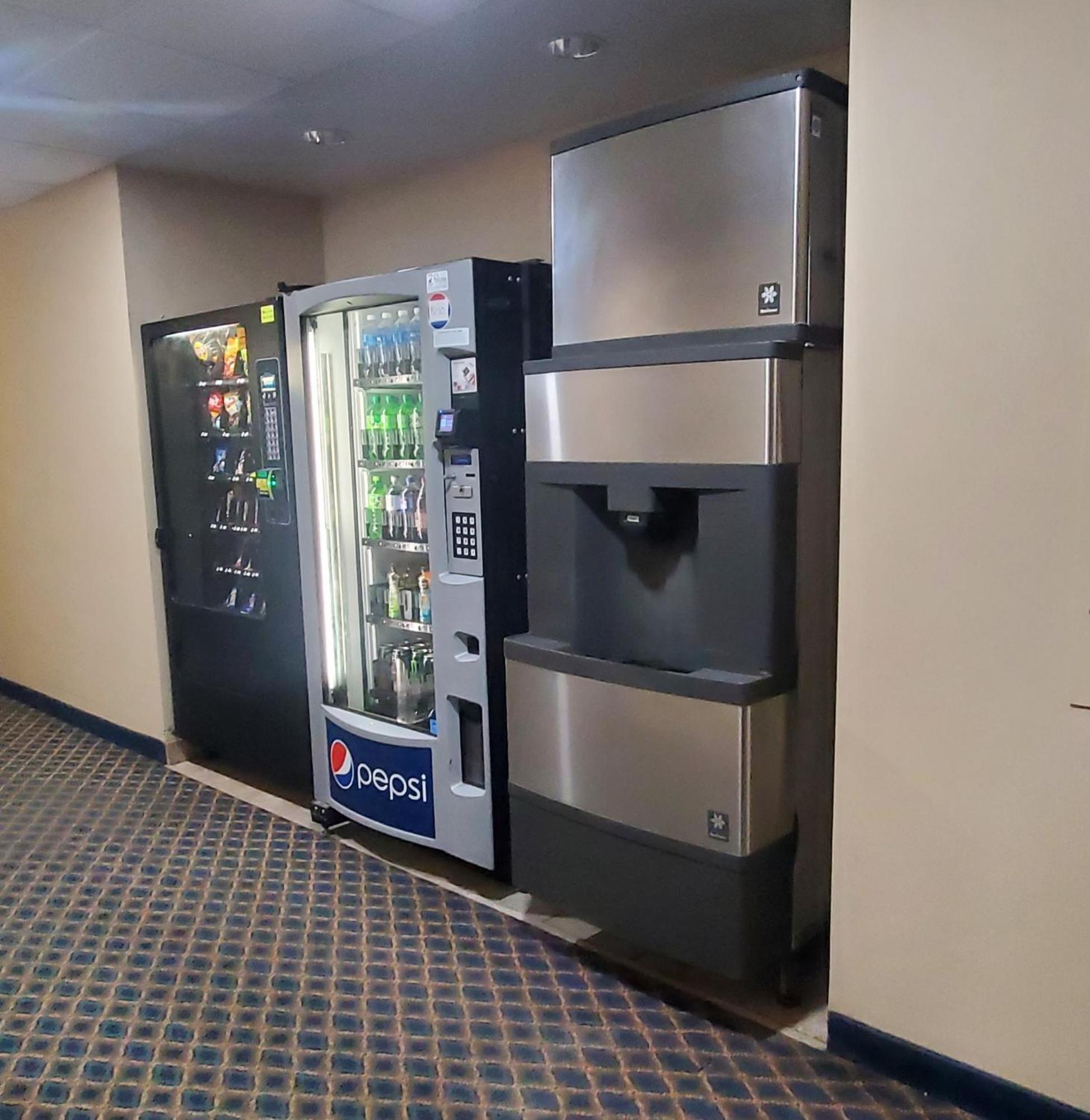 Quality Inn & Suites Eldridge Davenport North Buitenkant foto