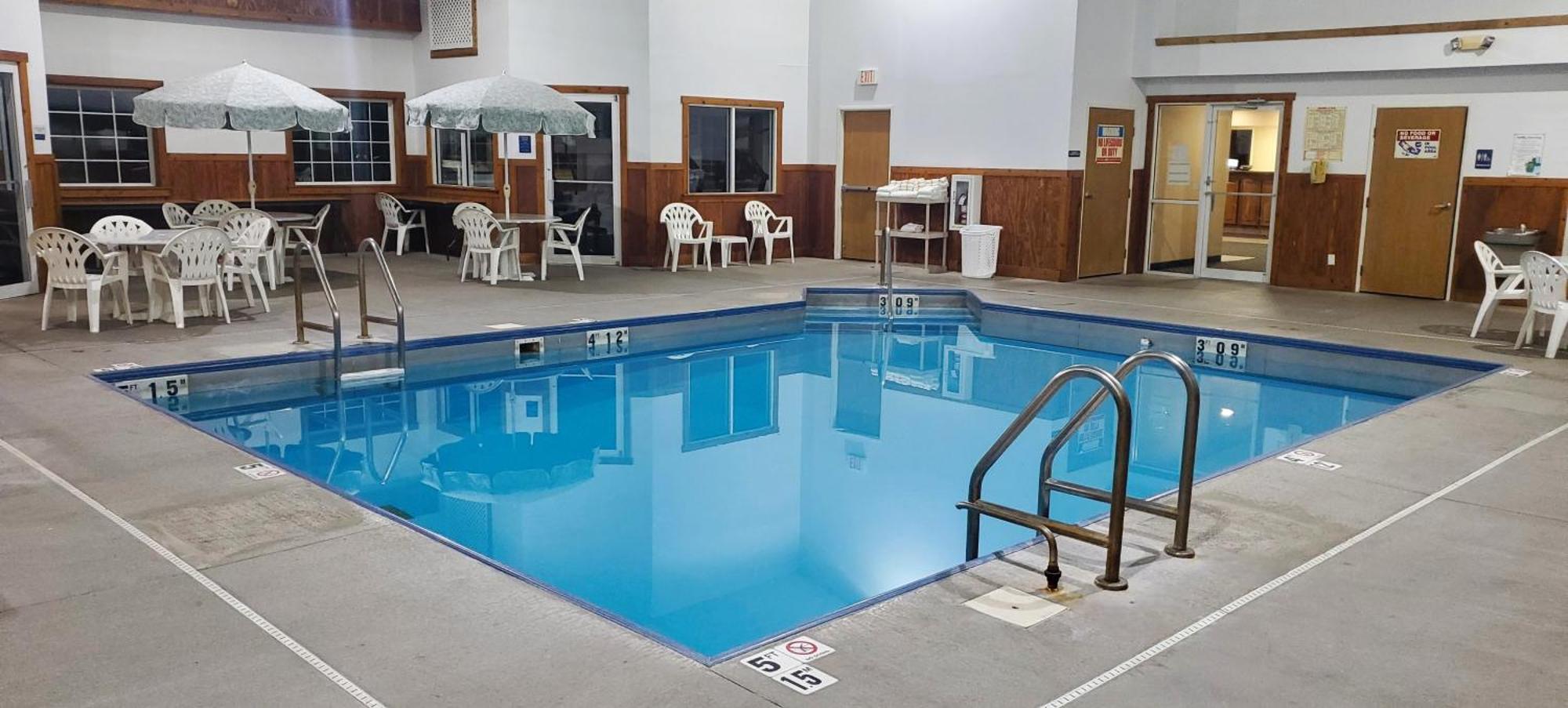 Quality Inn & Suites Eldridge Davenport North Buitenkant foto