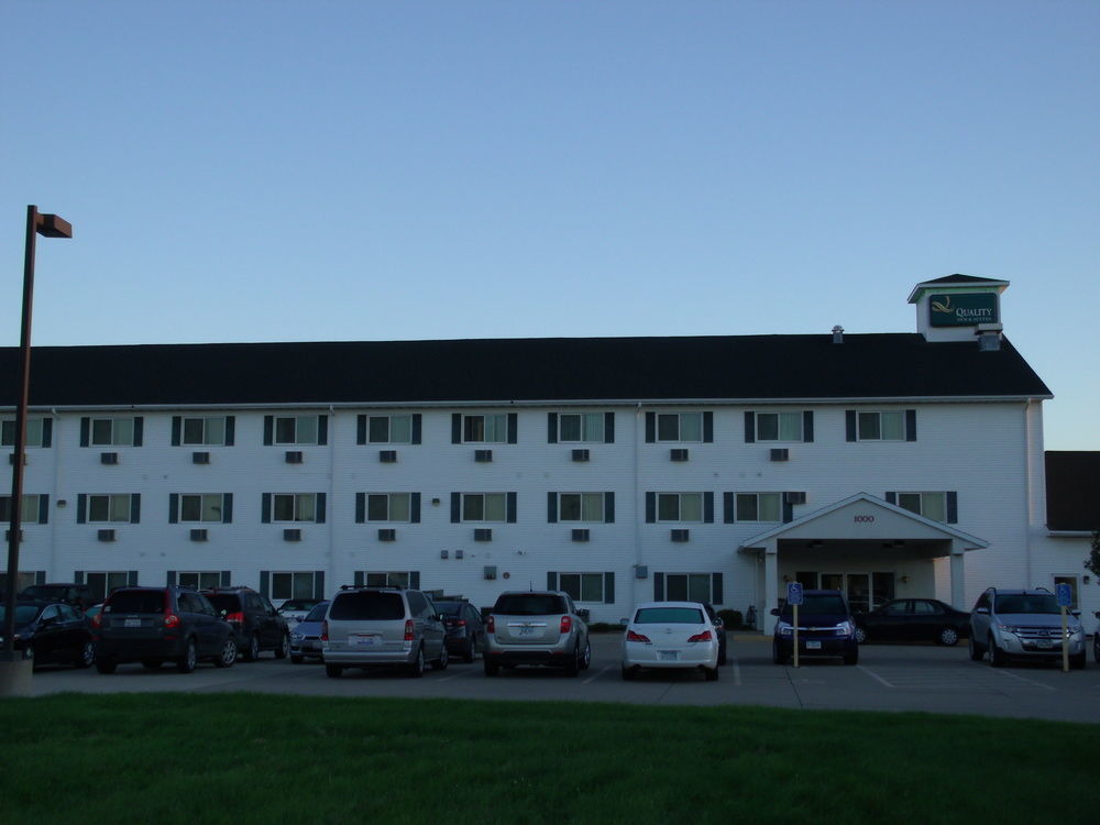 Quality Inn & Suites Eldridge Davenport North Buitenkant foto